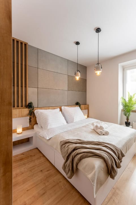Bedroom, towels