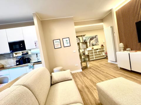 Communal lounge/ TV room, Living room, Seating area