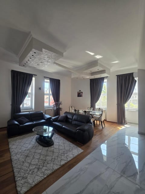 TV and multimedia, Living room, Photo of the whole room, Seating area