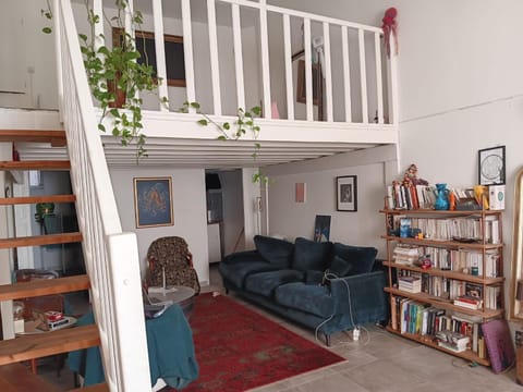 Library, Living room, Seating area