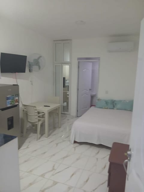 Bed, Kitchen or kitchenette, Photo of the whole room, air conditioner