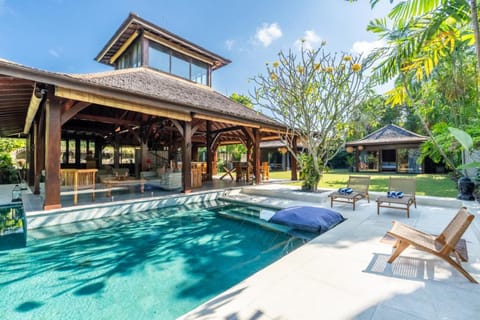 Property building, Day, Natural landscape, Garden, Garden view, Pool view, Swimming pool, sunbed