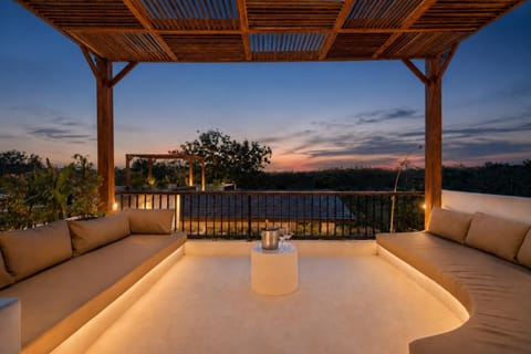 Natural landscape, View (from property/room), Balcony/Terrace, Seating area