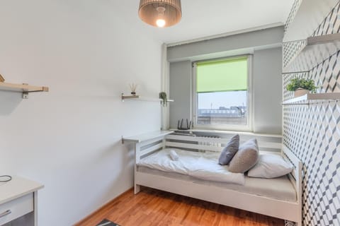 Bed, Photo of the whole room, Seating area, Bedroom