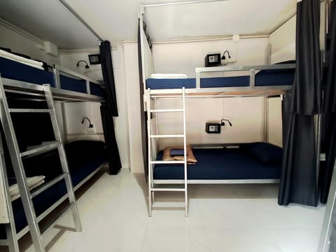 Bed, Photo of the whole room, Bedroom, bunk bed, safe