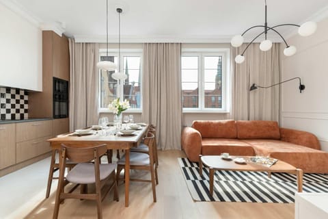 TV and multimedia, Kitchen or kitchenette, Living room, Seating area, Dining area
