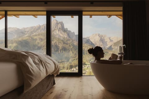 Bedroom, Mountain view