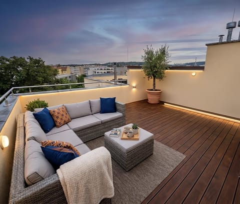 Balcony/Terrace, City view