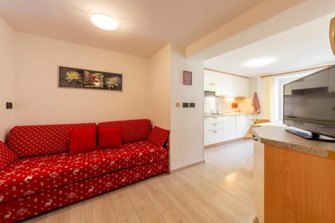 Kitchen or kitchenette, Living room, Seating area, Evening entertainment