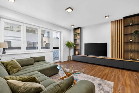 TV and multimedia, Living room, Seating area, Evening entertainment