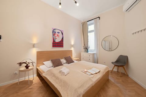 Photo of the whole room, Bedroom