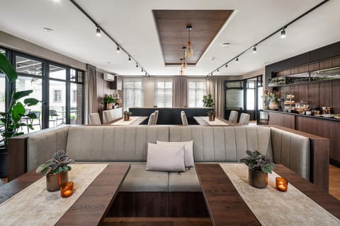Kitchen or kitchenette, Seating area