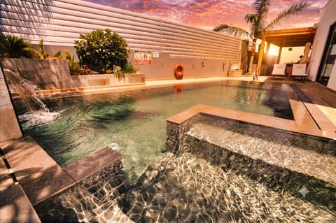 Hot Tub, Swimming pool