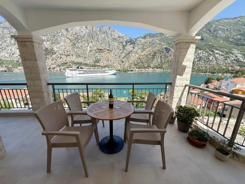 Natural landscape, Balcony/Terrace, Sea view