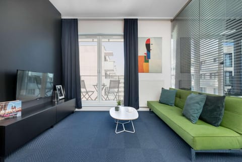 TV and multimedia, Living room, Seating area, Evening entertainment