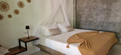 Bed, Photo of the whole room, Decorative detail, Bedroom