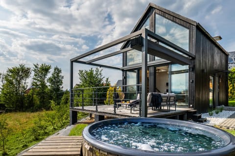 Garden, Hot Tub, Balcony/Terrace