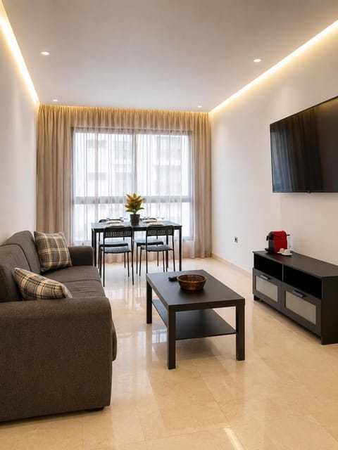 Communal lounge/ TV room, TV and multimedia, Living room, Seating area, Dining area