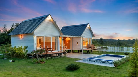 Property building, Patio, Day, Natural landscape, Garden, Garden view, Pool view, Swimming pool, sunbed