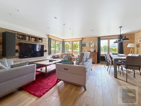Communal lounge/ TV room, Living room
