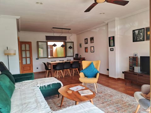 TV and multimedia, Living room, Dining area