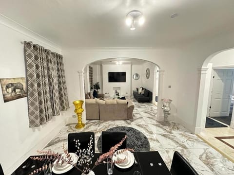 Living room, Photo of the whole room