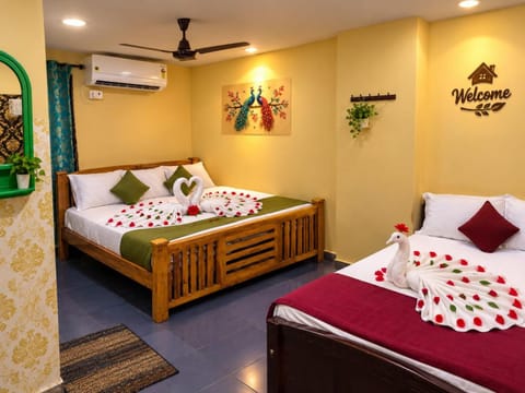 Communal lounge/ TV room, Bed, TV and multimedia, Bedroom, Family, air conditioner, air conditioner