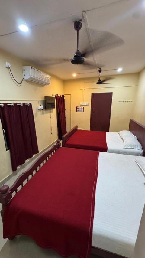 Photo of the whole room, Bedroom, air conditioner