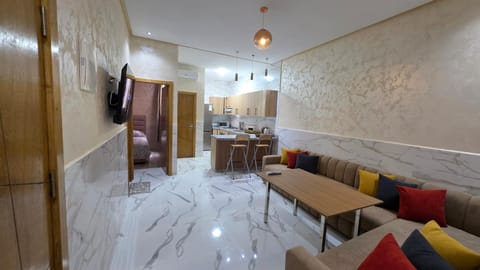 Communal lounge/ TV room, TV and multimedia, Living room, air conditioner