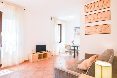 Communal lounge/ TV room, TV and multimedia, Living room, Seating area, Evening entertainment