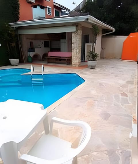 BBQ facilities, Area and facilities, Swimming pool