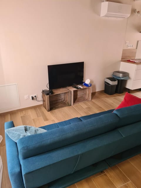 Communal lounge/ TV room, TV and multimedia, Seating area