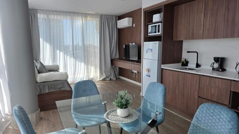 TV and multimedia, Kitchen or kitchenette, Living room