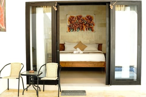 Bed, Living room, Photo of the whole room, Seating area, Bedroom