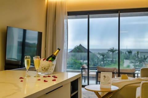 Natural landscape, View (from property/room), Balcony/Terrace, Dining area, Mountain view