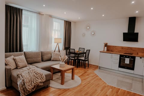 Kitchen or kitchenette, Living room, Seating area, kitchen