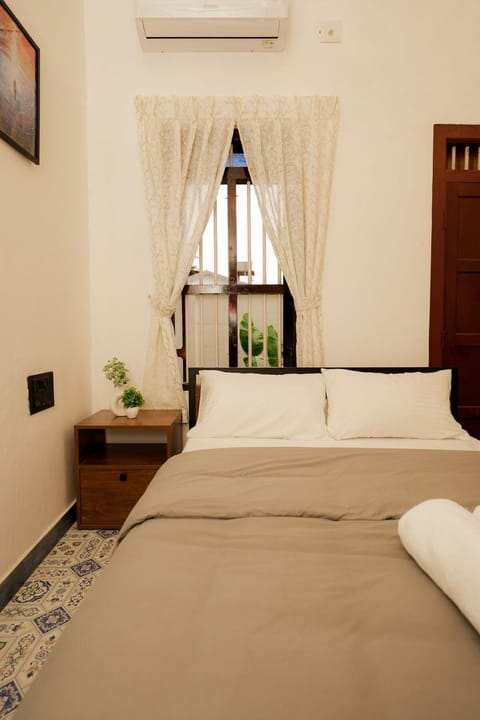 Bed, Photo of the whole room, Bedroom, air conditioner