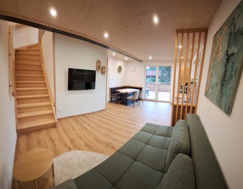 Communal lounge/ TV room, TV and multimedia, Living room, Seating area, Evening entertainment