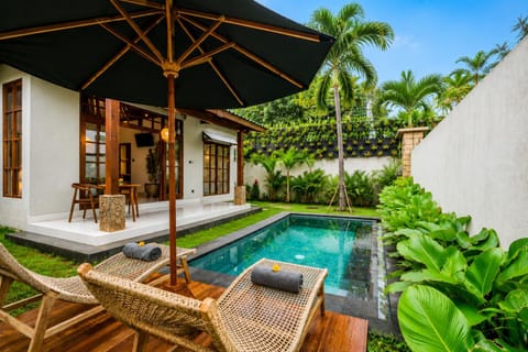 Property building, Pool view, Swimming pool