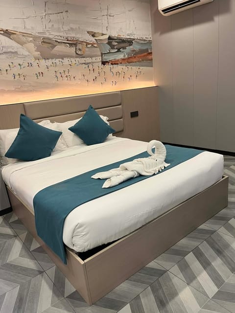 Bed, Photo of the whole room, Bedroom, air conditioner