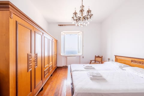 Photo of the whole room, Bedroom, Sea view