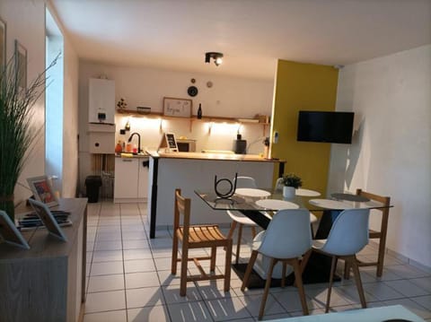 TV and multimedia, Kitchen or kitchenette, Dining area