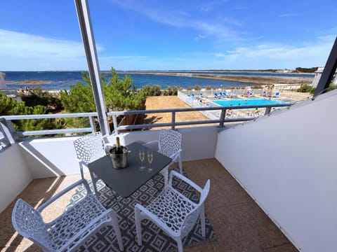 Balcony/Terrace, Pool view, Sea view