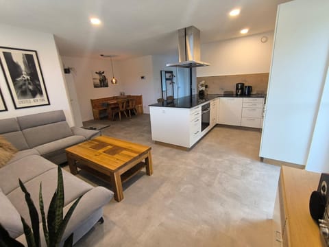 Kitchen or kitchenette, Living room, Seating area, Dining area, minibar, stove