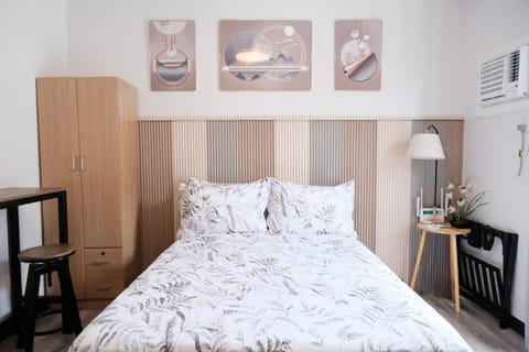 Bed, Bedroom, internet, wardrobe, air conditioner