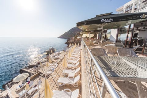 Restaurant/places to eat, Garden, Beach, Sea view