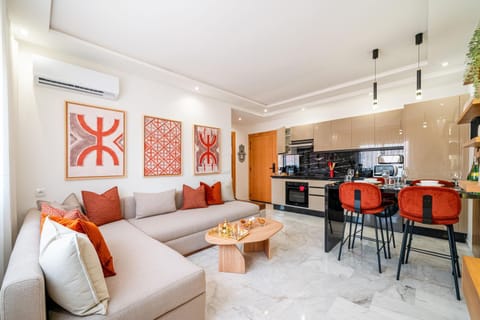 Coffee/tea facilities, Kitchen or kitchenette, Living room, Seating area, Dining area, oven, stove, toaster, air conditioner