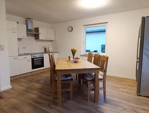 Kitchen or kitchenette, Dining area, oven, stove