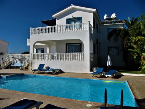 Villa Dioni House in Peyia