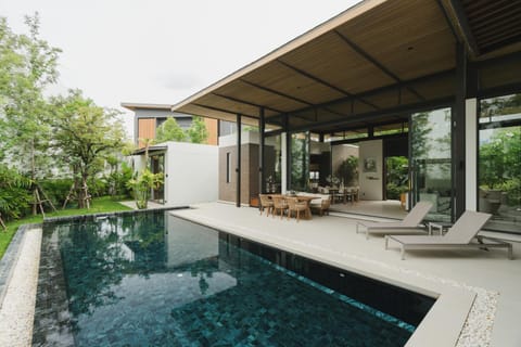 Patio, Garden, Garden view, Pool view, Swimming pool, sunbed